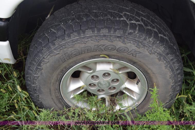 image for item CA9911 2000 Dodge Dakota Quad Cab pickup truck