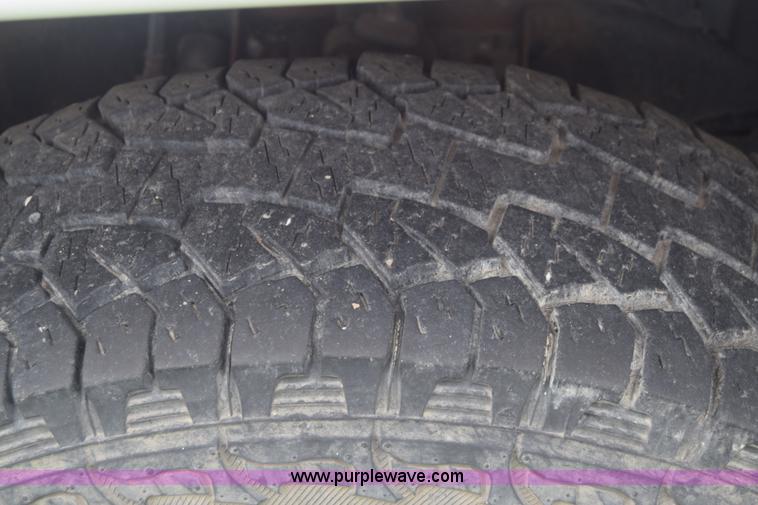 image for item CA9911 2000 Dodge Dakota Quad Cab pickup truck