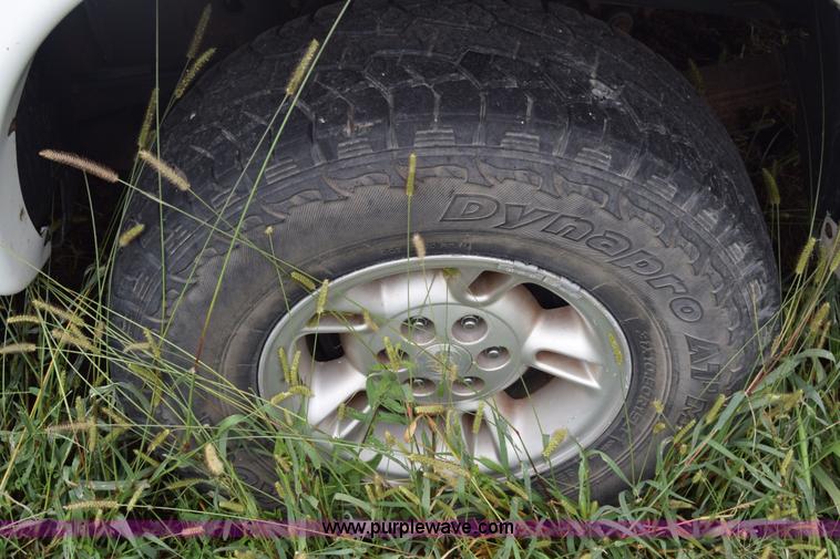 image for item CA9911 2000 Dodge Dakota Quad Cab pickup truck