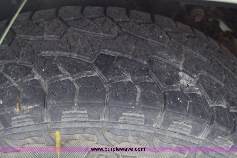 image for item CA9911 2000 Dodge Dakota Quad Cab pickup truck