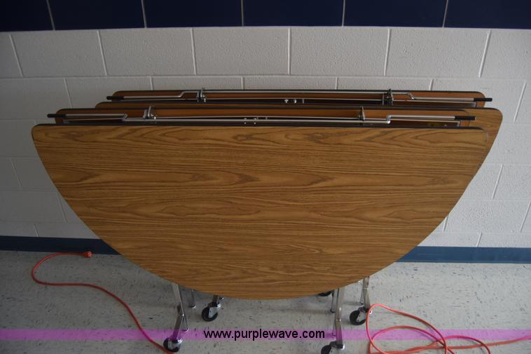 image for item CB9202 (10) folding round tables