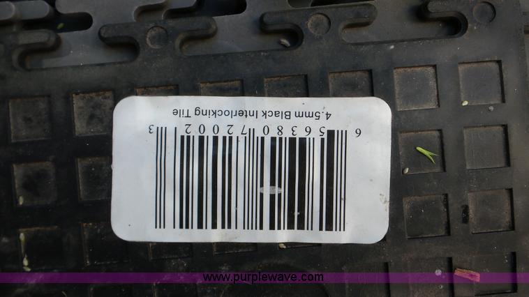 image for item DA2791 Approximately 75 pieces of rubbing flooring