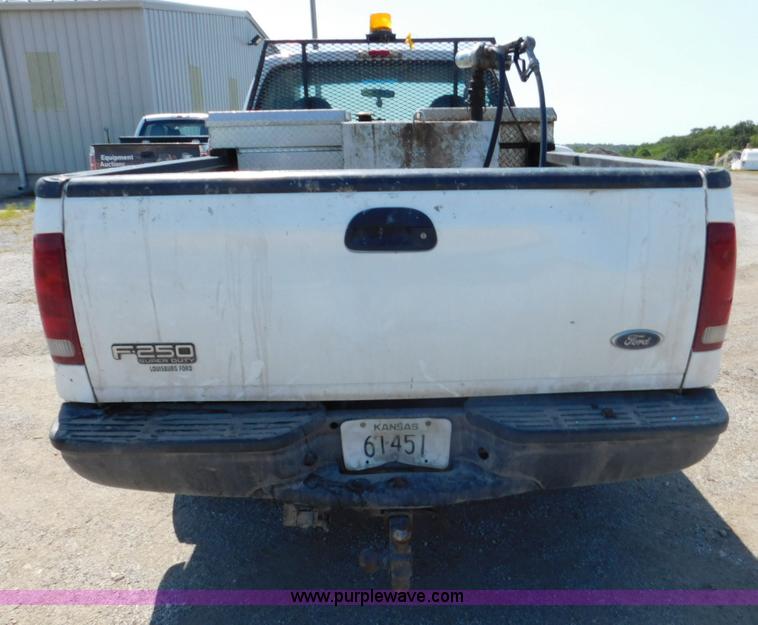 image for item DA8763 2003 Ford F250 Super Duty pickup truck