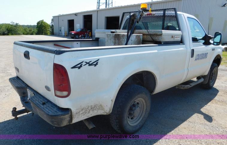 image for item DA8763 2003 Ford F250 Super Duty pickup truck