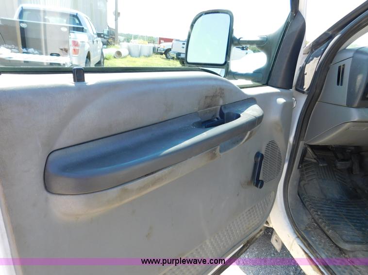 image for item DA8763 2003 Ford F250 Super Duty pickup truck