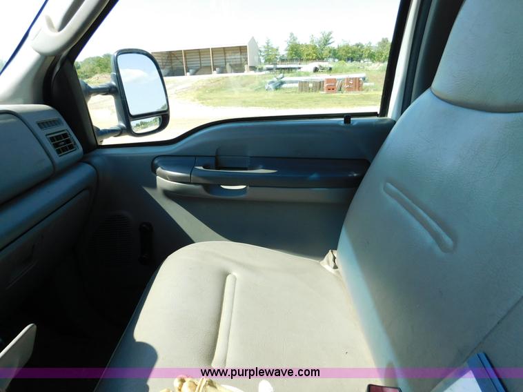 image for item DA8763 2003 Ford F250 Super Duty pickup truck