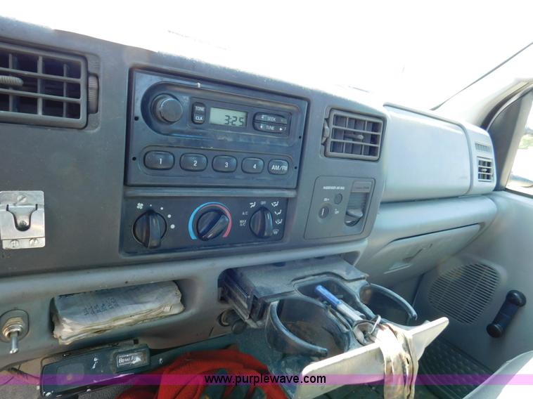 image for item DA8763 2003 Ford F250 Super Duty pickup truck