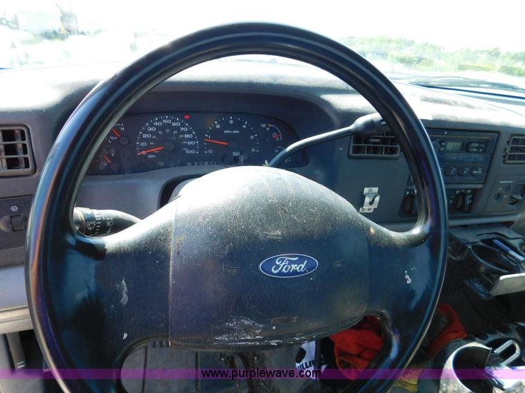 image for item DA8763 2003 Ford F250 Super Duty pickup truck