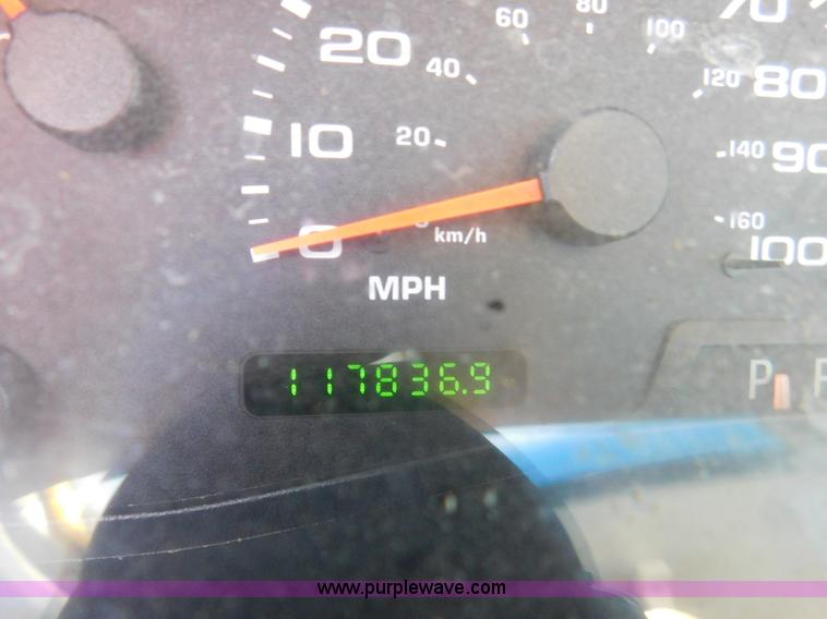 image for item DA8763 2003 Ford F250 Super Duty pickup truck