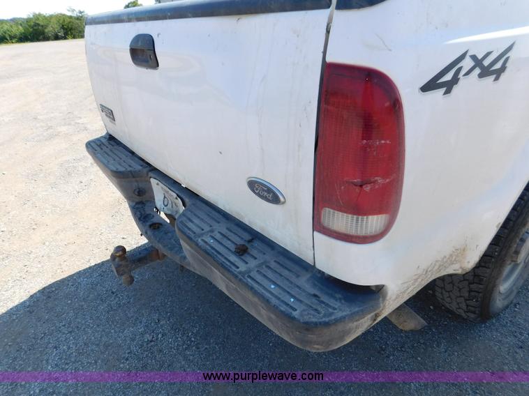 image for item DA8763 2003 Ford F250 Super Duty pickup truck