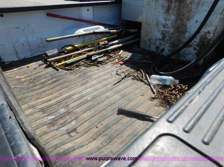 image for item DA8763 2003 Ford F250 Super Duty pickup truck