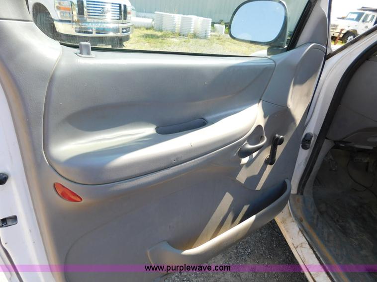 image for item DA8764 1998 Ford F150 pickup truck