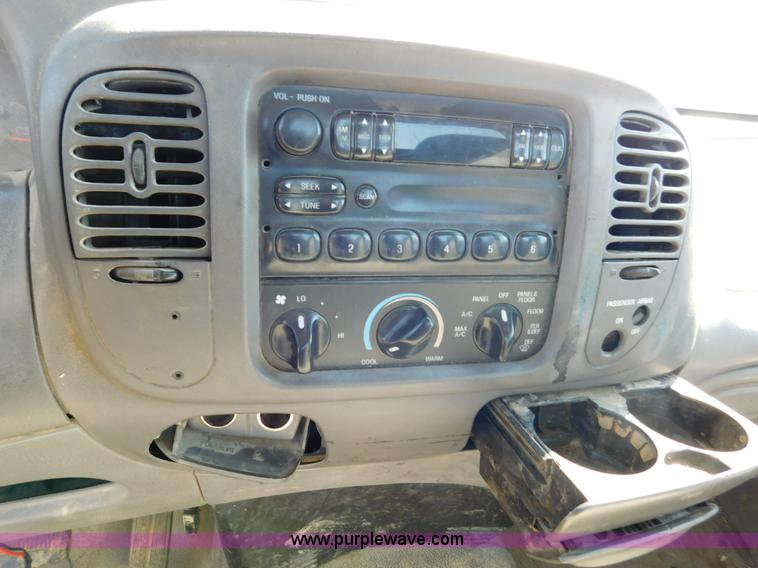 image for item DA8764 1998 Ford F150 pickup truck