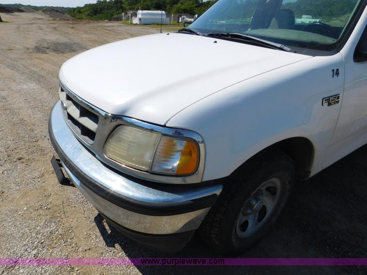 image for item DA8764 1998 Ford F150 pickup truck