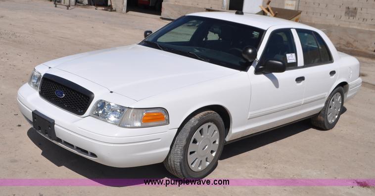 image for item G7437 2010 Ford Crown Victoria