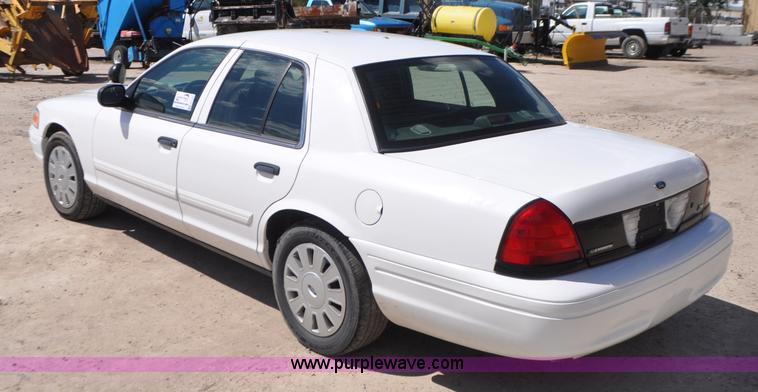 image for item G7437 2010 Ford Crown Victoria