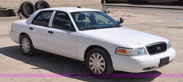image for item G7437 2010 Ford Crown Victoria