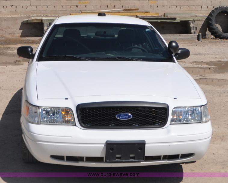 image for item G7437 2010 Ford Crown Victoria