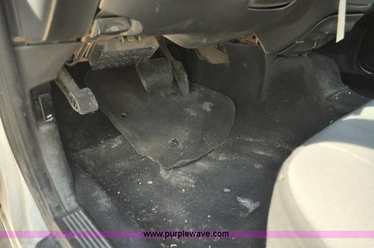 image for item G7437 2010 Ford Crown Victoria