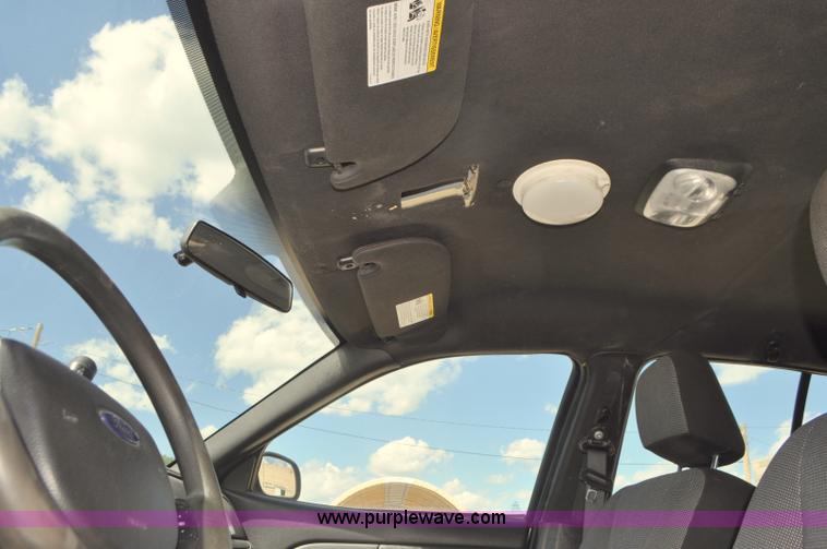 image for item G7437 2010 Ford Crown Victoria