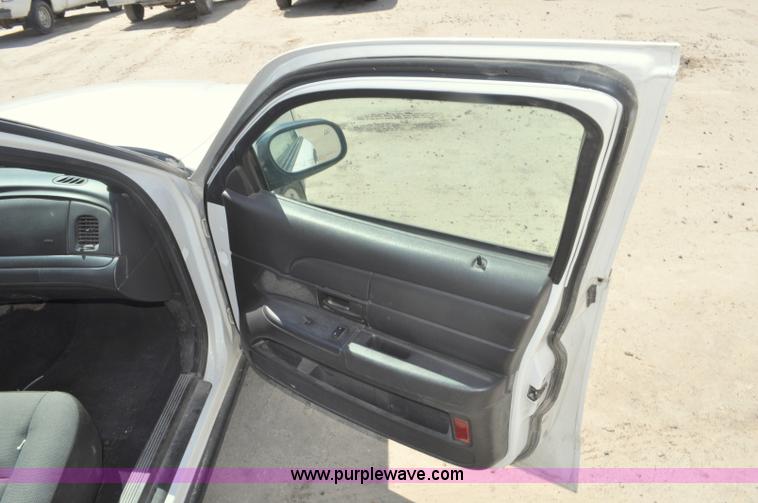 image for item G7437 2010 Ford Crown Victoria