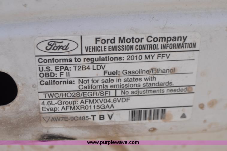 image for item G7437 2010 Ford Crown Victoria