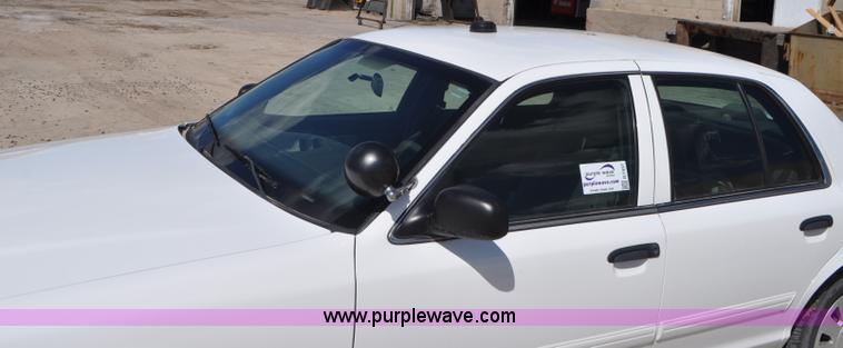 image for item G7437 2010 Ford Crown Victoria