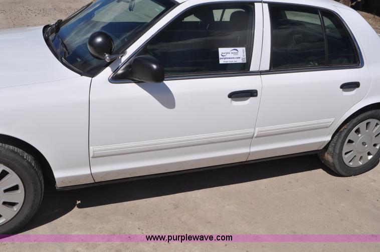 image for item G7437 2010 Ford Crown Victoria