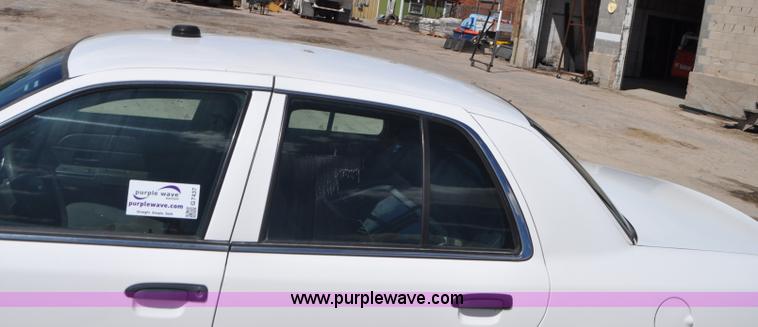 image for item G7437 2010 Ford Crown Victoria