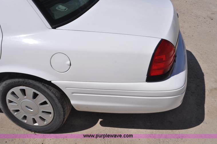 image for item G7437 2010 Ford Crown Victoria