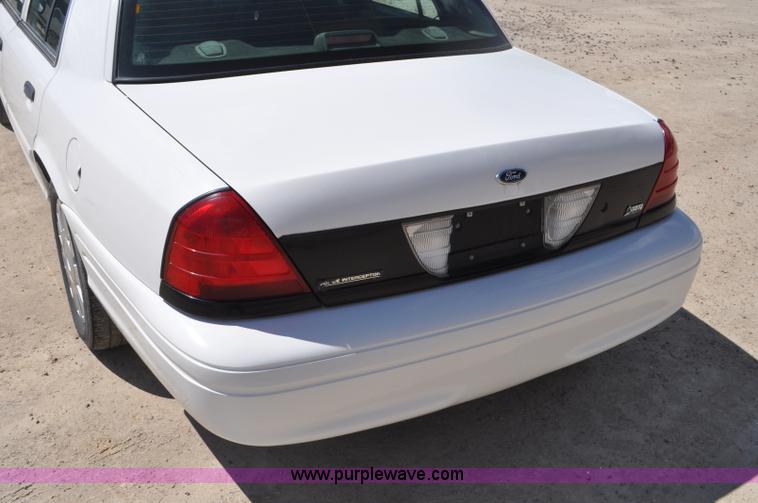 image for item G7437 2010 Ford Crown Victoria