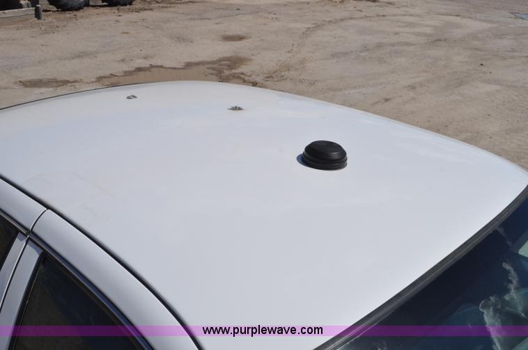 image for item G7437 2010 Ford Crown Victoria