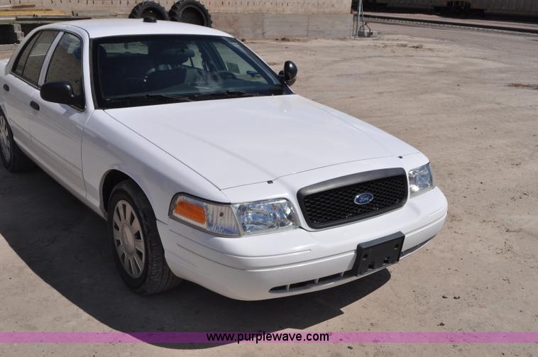 image for item G7437 2010 Ford Crown Victoria