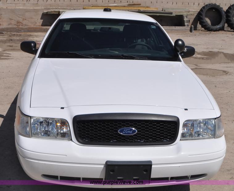 image for item G7437 2010 Ford Crown Victoria