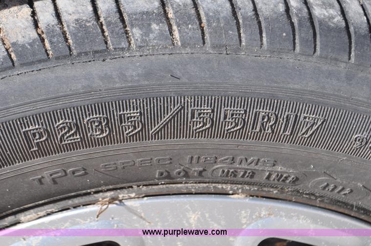 image for item G7437 2010 Ford Crown Victoria