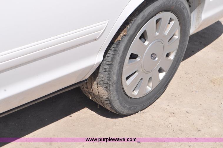 image for item G7437 2010 Ford Crown Victoria