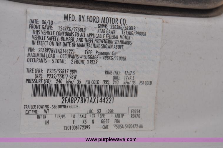 image for item G7437 2010 Ford Crown Victoria