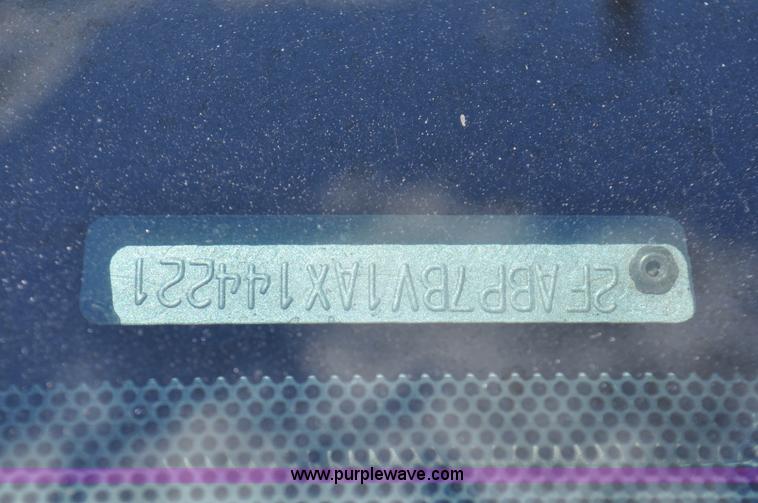 image for item G7437 2010 Ford Crown Victoria