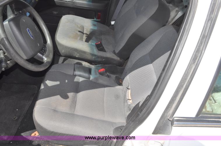 image for item G7438 2009 Ford Crown Victoria