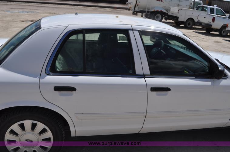 image for item G7438 2009 Ford Crown Victoria