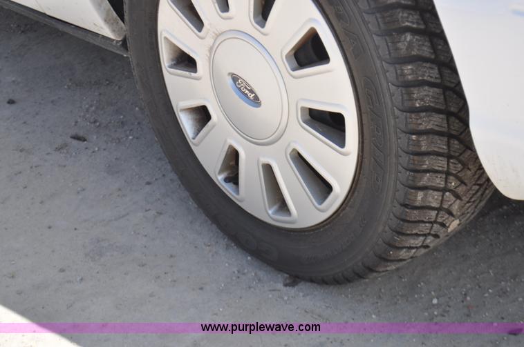 image for item G7438 2009 Ford Crown Victoria