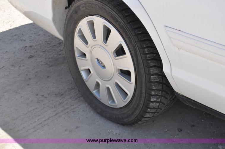 image for item G7438 2009 Ford Crown Victoria