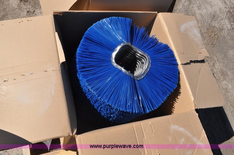 image for item G7443 Kubota L2162 broom brushes