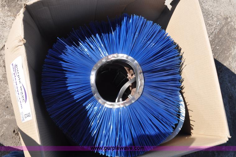 image for item G7443 Kubota L2162 broom brushes