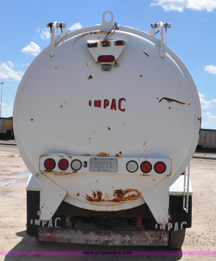 image for item G7448 2001 International 4900 refuse truck