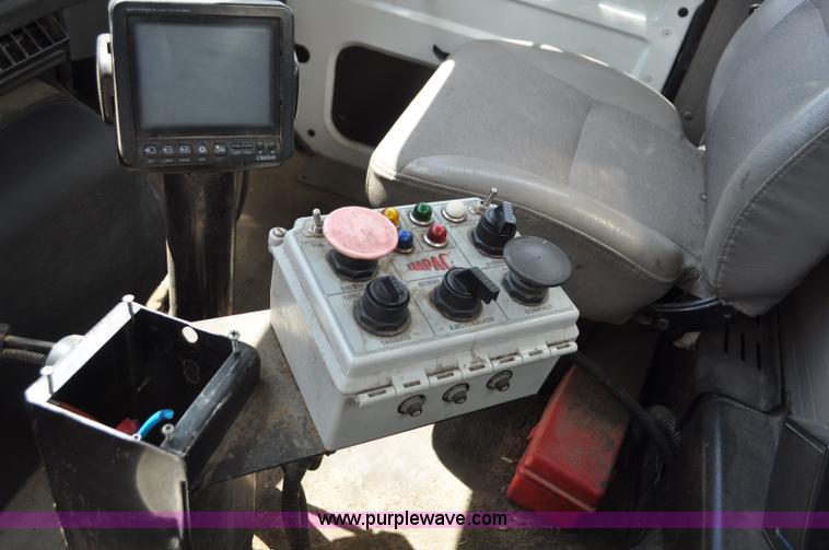 image for item G7448 2001 International 4900 refuse truck