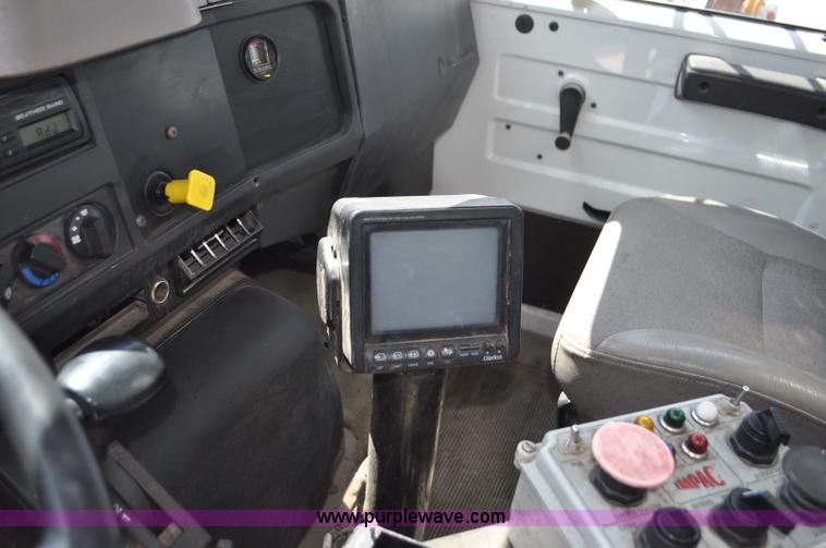 image for item G7448 2001 International 4900 refuse truck