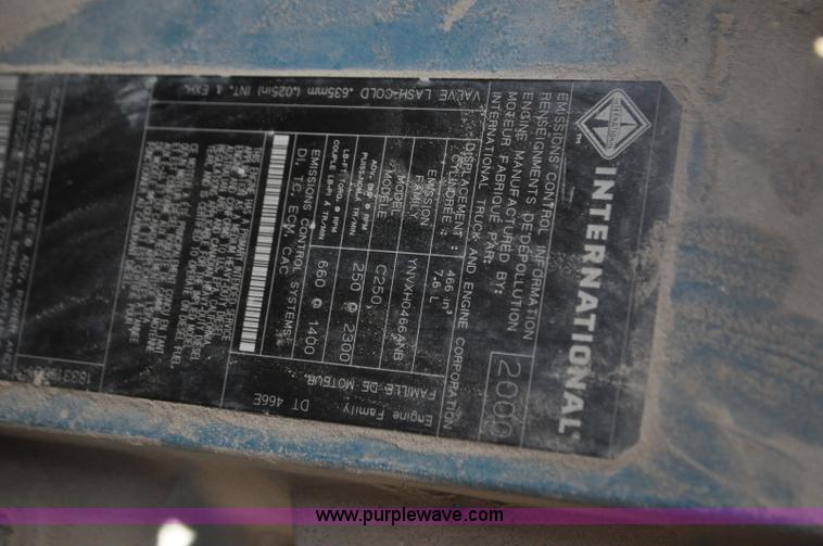 image for item G7448 2001 International 4900 refuse truck