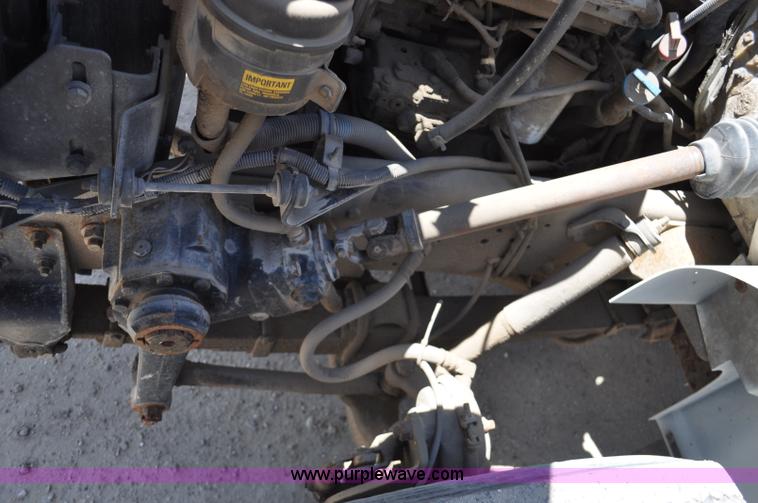 image for item G7448 2001 International 4900 refuse truck