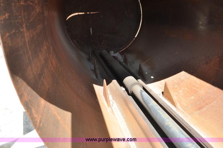 image for item G7448 2001 International 4900 refuse truck